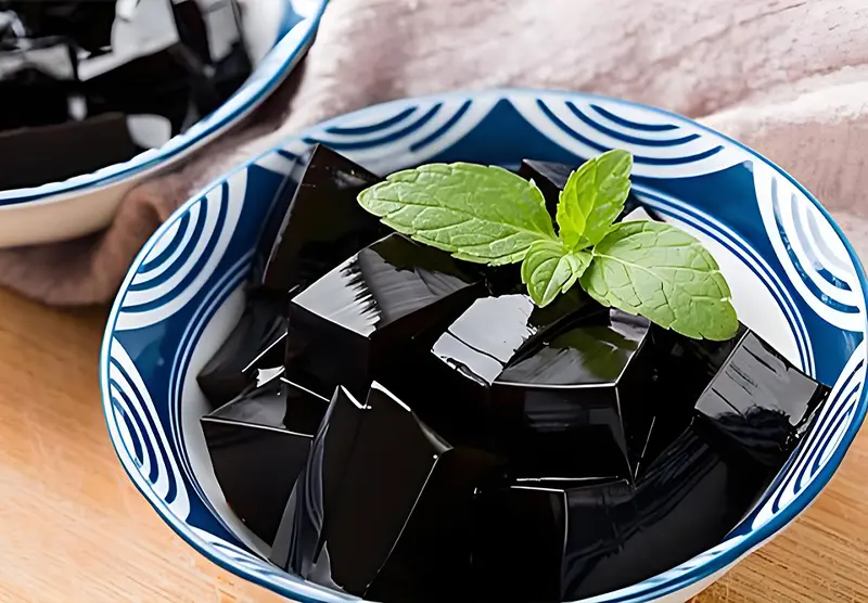 Herbal Jelly Latte China's Refreshing Coffee Innovation for Summer 2025 (2)