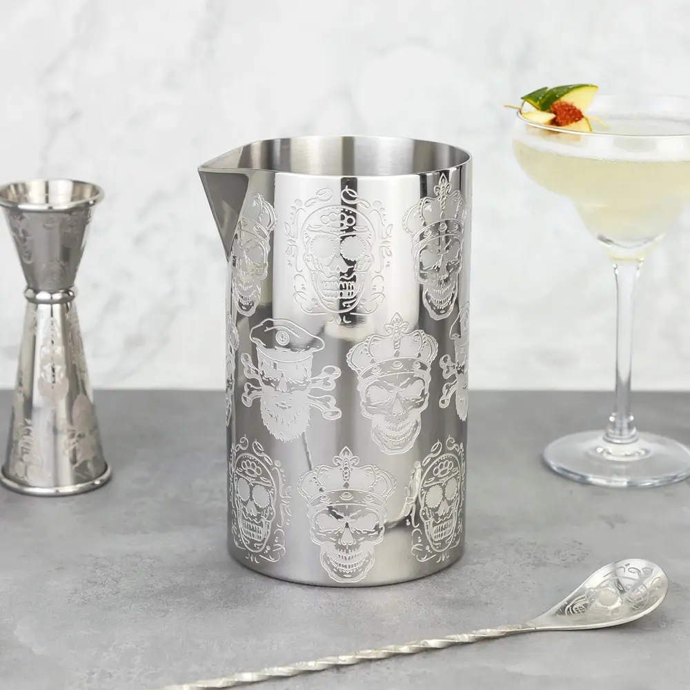 Skull Engraved 850ml 304 Stainless Steel Bar Wine Mixing Glass Stirring Cup With Pour Spout