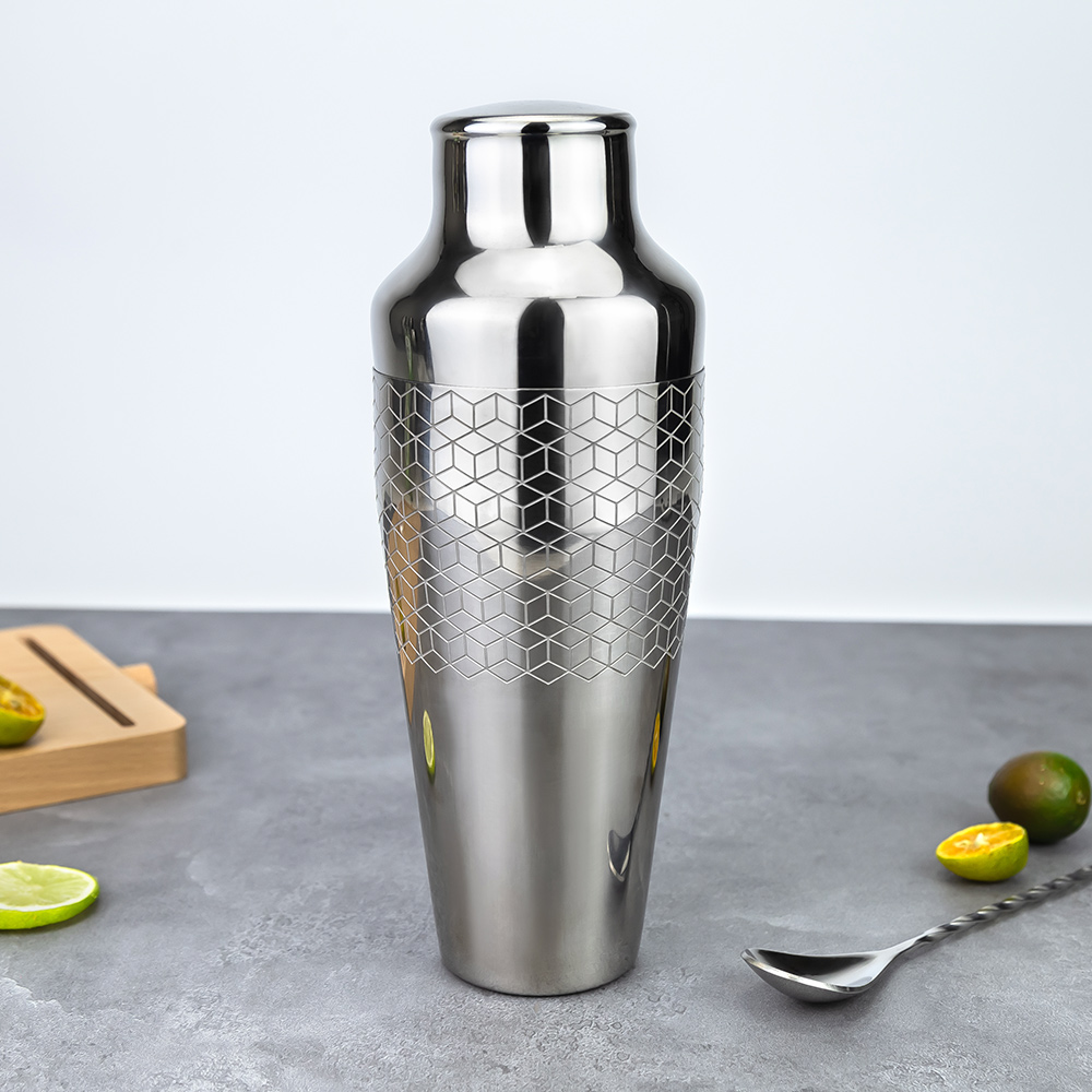 550ml Engraved Pattern 304 Stainless Steel Slim Parisian Cocktail Shaker