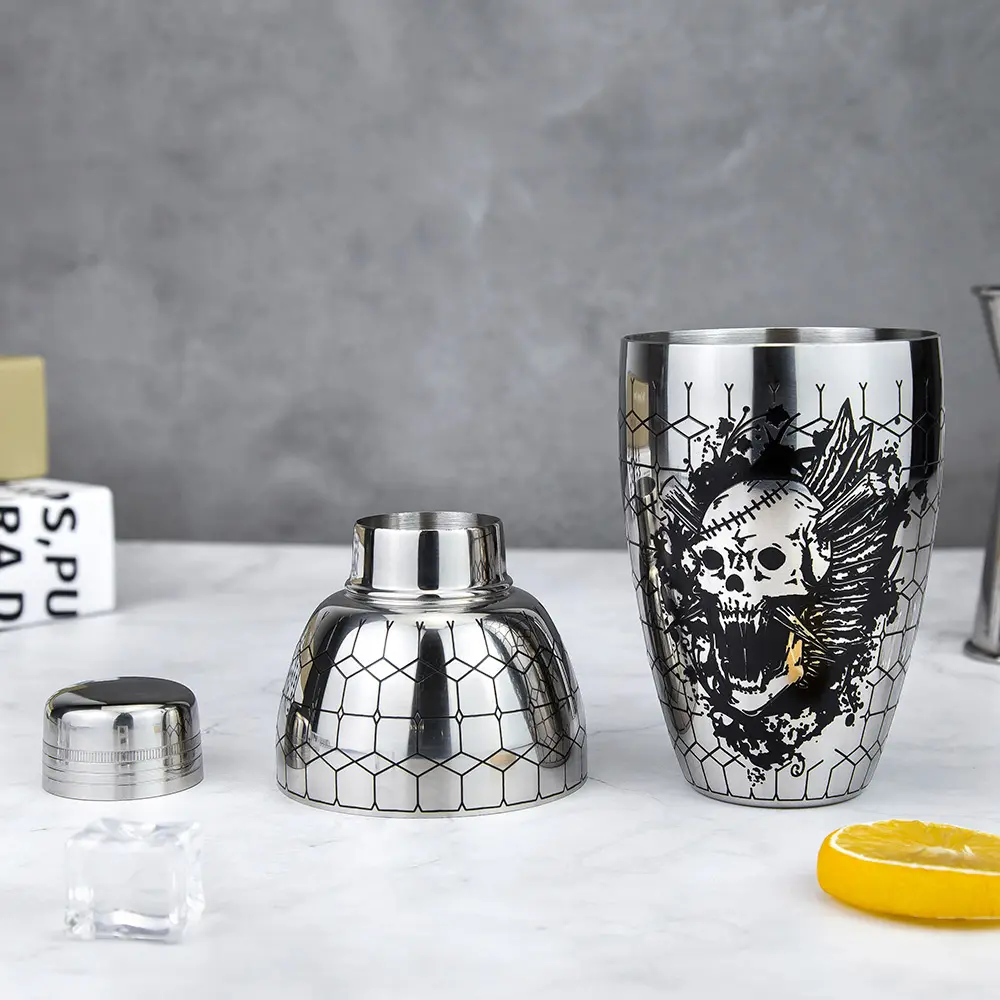 Cocktail Shaker Skull Etched (10).jpg